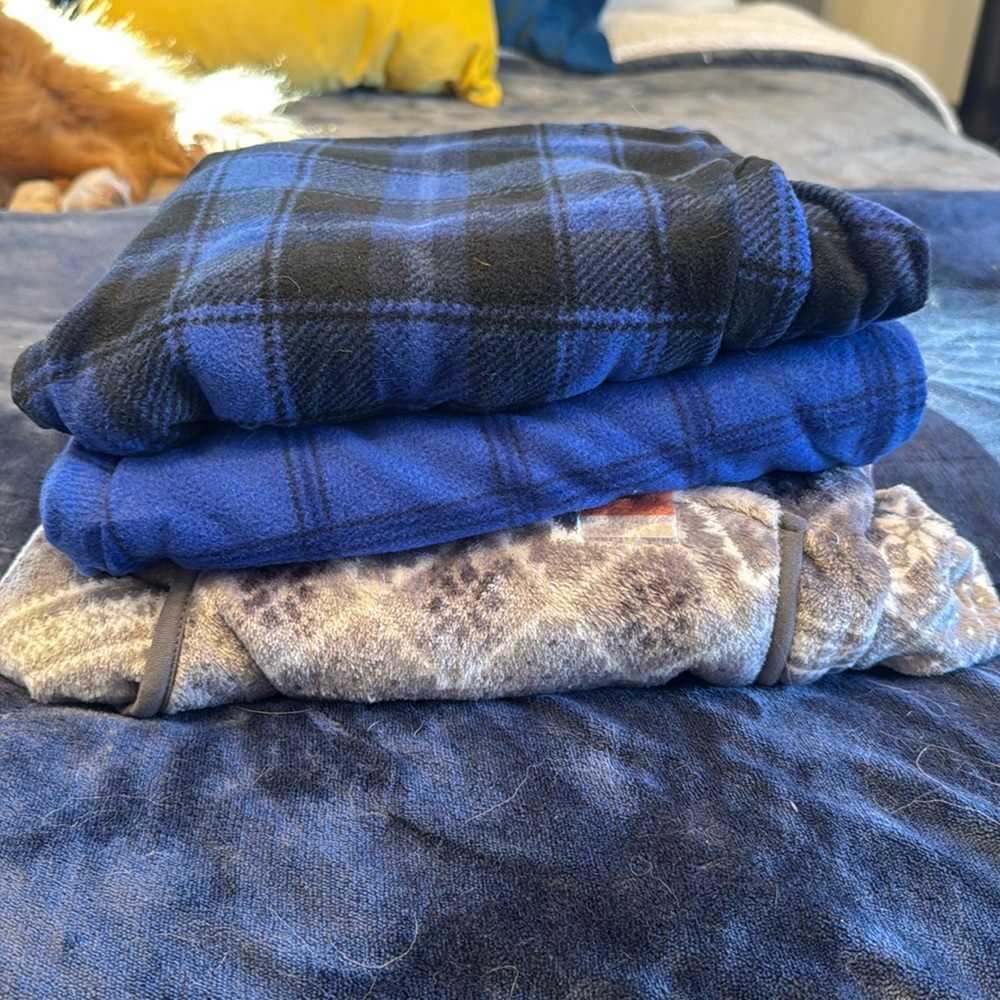 Fleece  
2 pairs pants fleece
Fleece sweatshirt